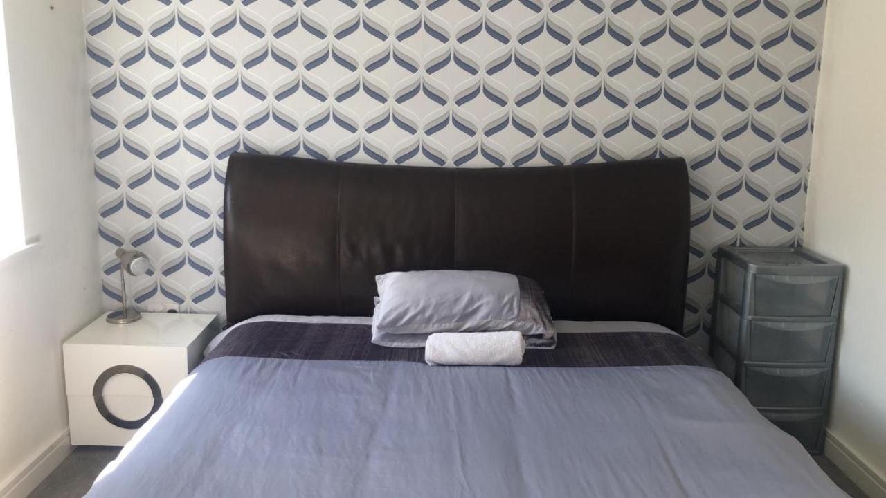 Superking Bedroom Close To The A30 Camborne Dış mekan fotoğraf