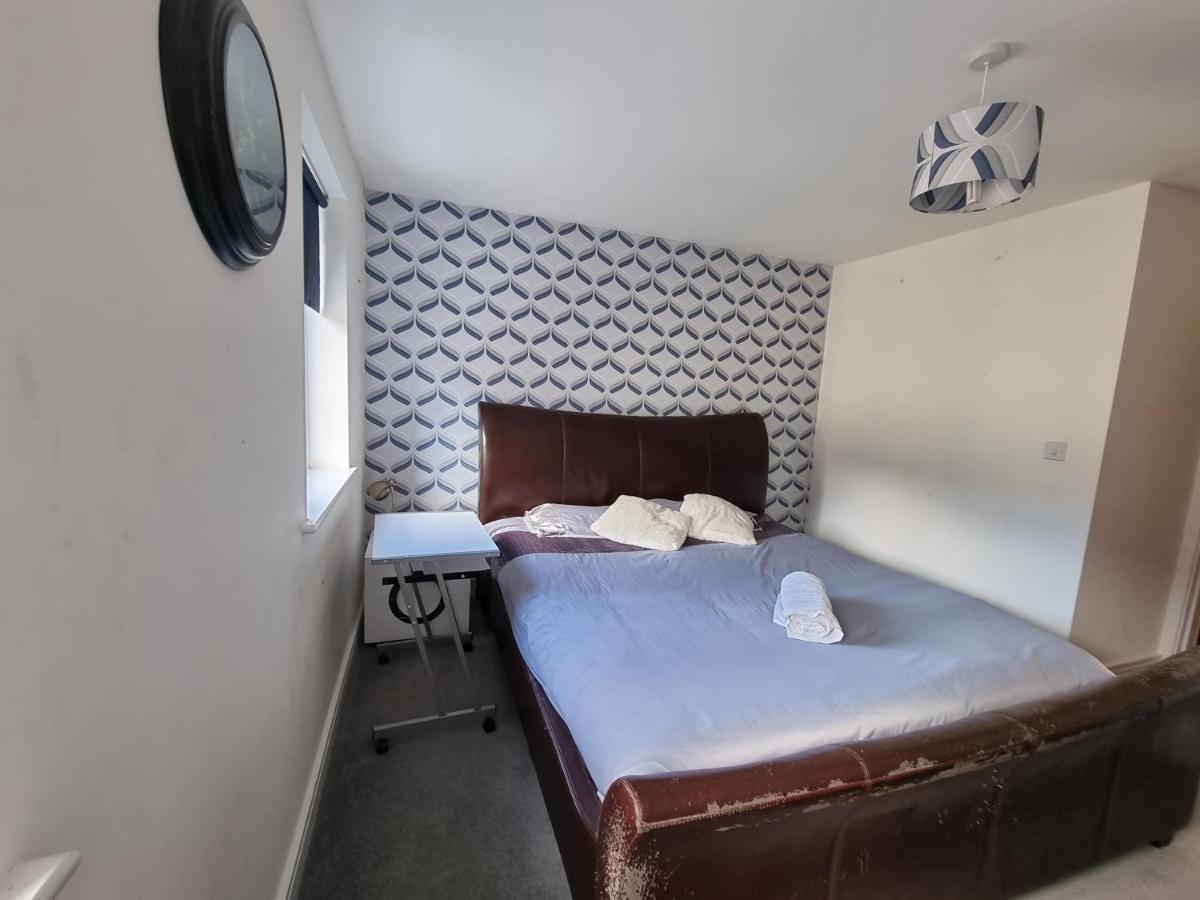 Superking Bedroom Close To The A30 Camborne Dış mekan fotoğraf