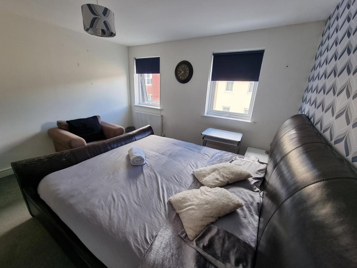 Superking Bedroom Close To The A30 Camborne Dış mekan fotoğraf